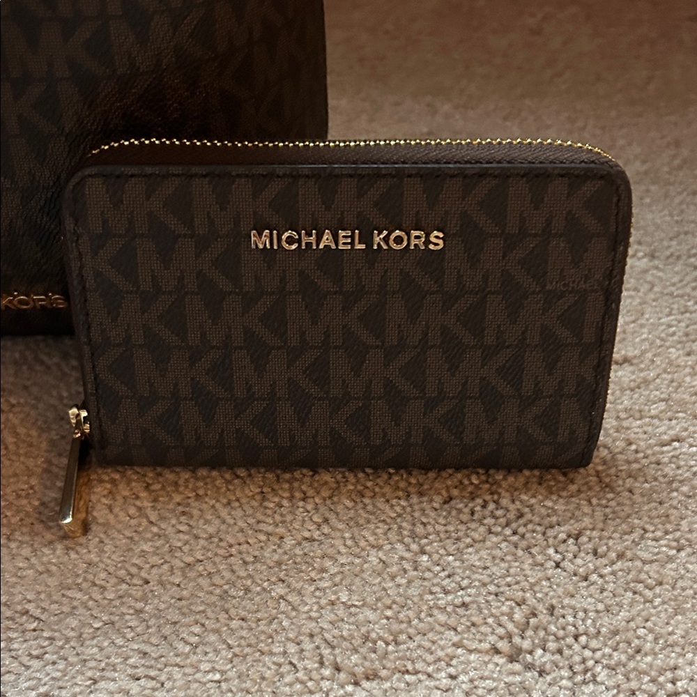 MICHAEL KORS bucket bag with wallet - Picture 3 of 11